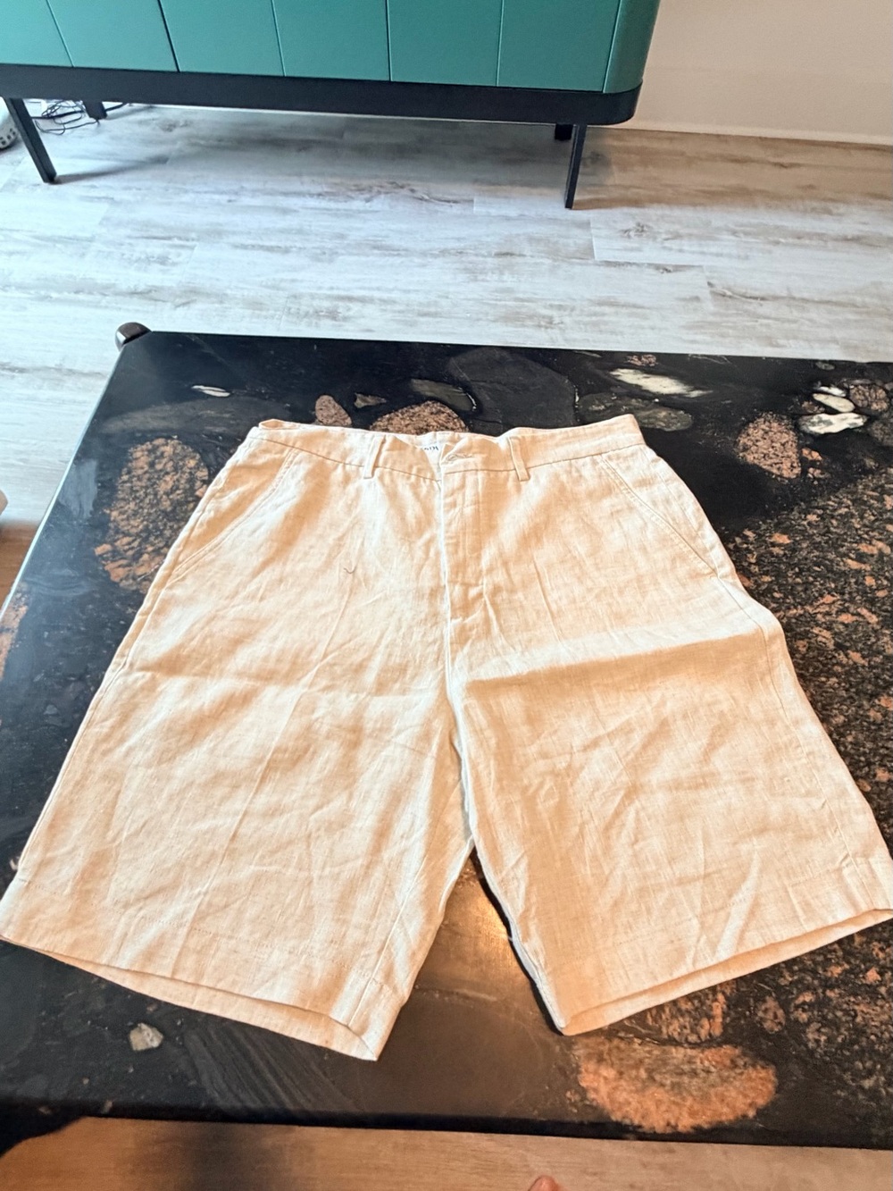 Zara Men's Light Beige Flat-Front Linen Shorts